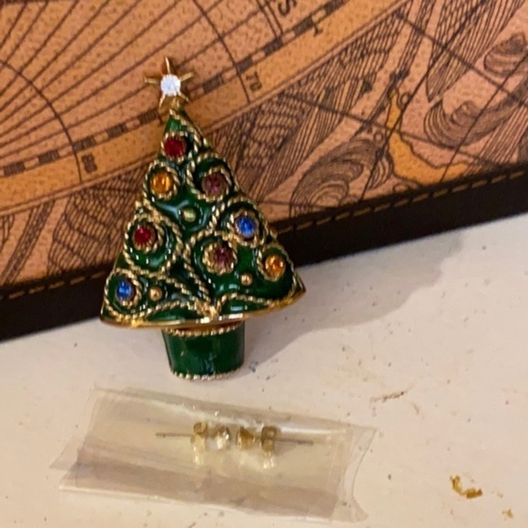 Vintage Jewelry - Christmas tree earring pin.